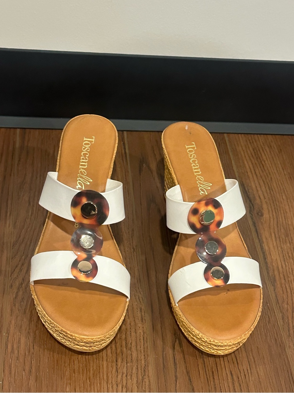 Toscanella White Tortoise Ring Raffia Wedge Sandals Size 8